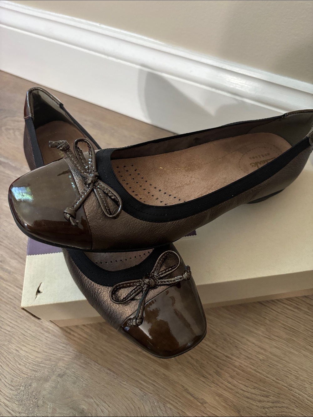 Clarks Candra Glow Ballet Flats with Patent Toe and Bow